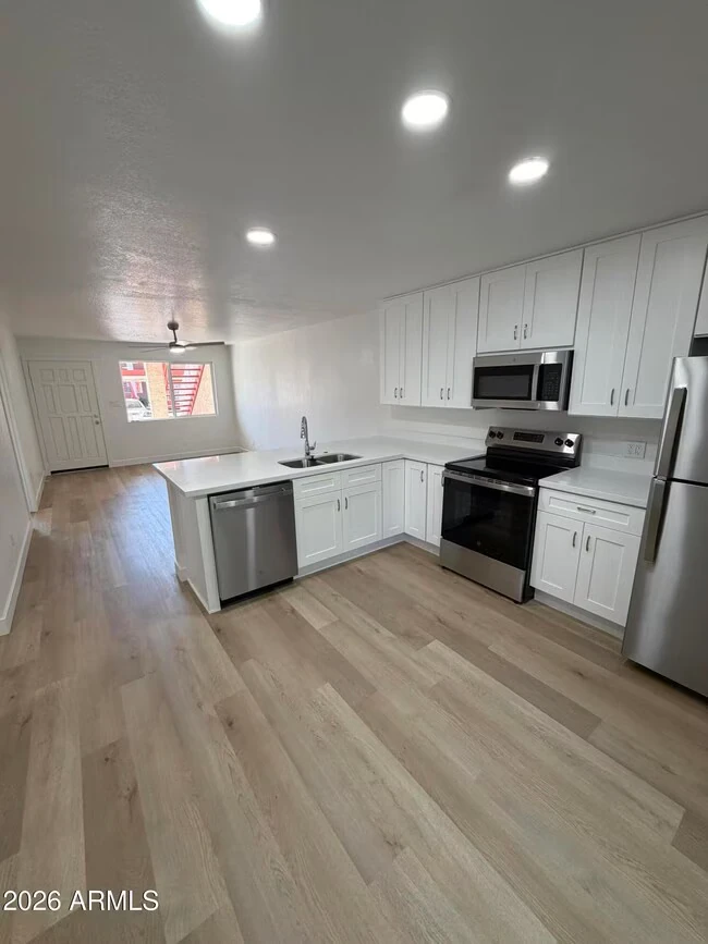 510 W University Dr Tempe, AZ 85281 photo 3
