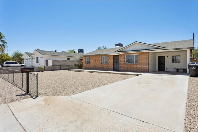 735 E South Mountain Ave Phoenix, AZ 85042 photo 3