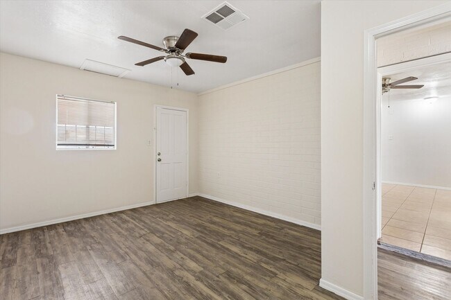 735 E South Mountain Ave Phoenix, AZ 85042 photo 5