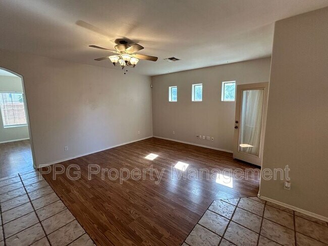 16131 W Port Royale Ln Surprise, AZ 85379 photo 4