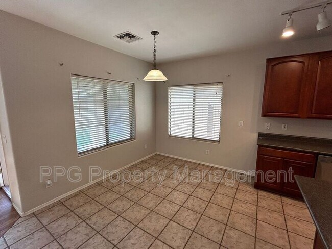 16131 W Port Royale Ln Surprise, AZ 85379 photo 3