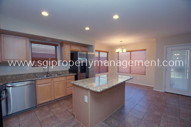 2224 W Madre Del Oro Dr Phoenix, AZ 85085 photo 3