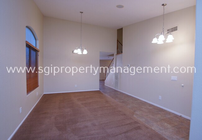 2224 W Madre Del Oro Dr Phoenix, AZ 85085 photo 4