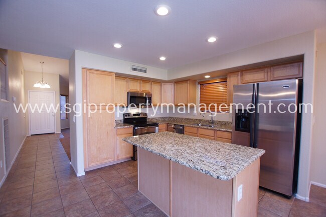 2224 W Madre Del Oro Dr Phoenix, AZ 85085 photo 5