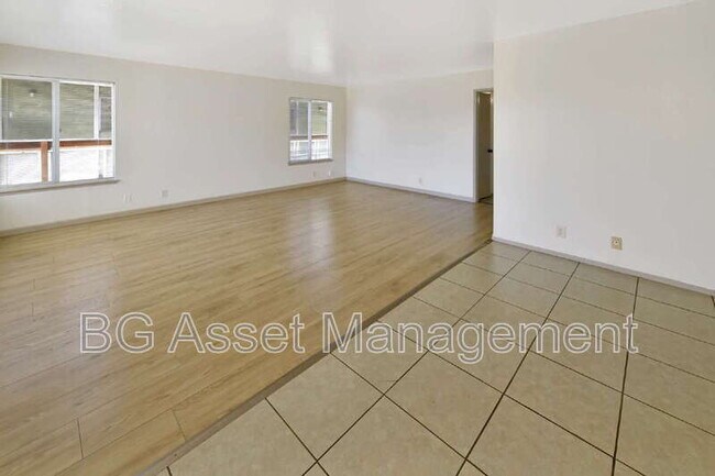 8049 Greenridge Dr Oakland, CA 94605 photo 4
