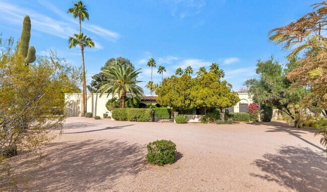 6330 E Bar Z Ln Paradise Valley, AZ 85253 photo 2