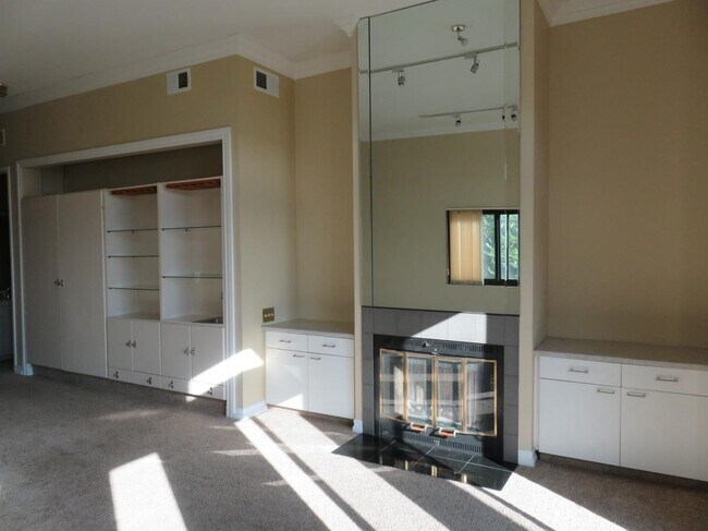 2442 Union St San Diego, CA 92101 photo 4