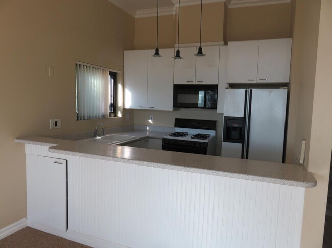 2442 Union St San Diego, CA 92101 photo 2