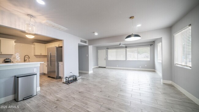 717 E Palmaire Ave Phoenix, AZ 85020 photo 5