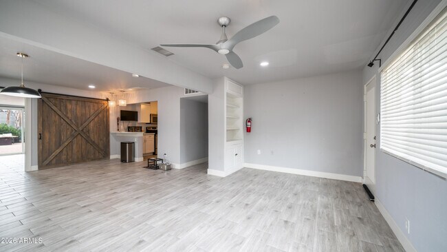 717 E Palmaire Ave Phoenix, AZ 85020 photo 4