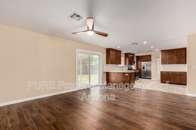 4131 W Mission Ln Phoenix, AZ 85051 photo 5