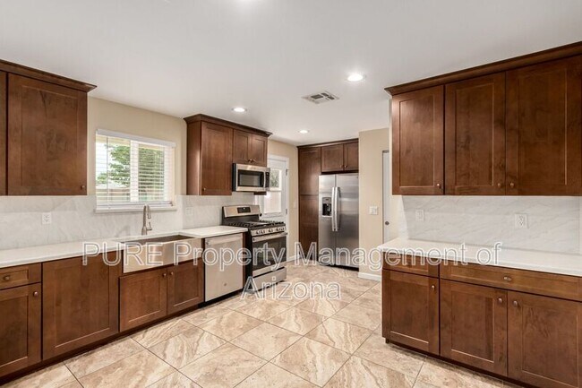 4131 W Mission Ln Phoenix, AZ 85051 photo 4