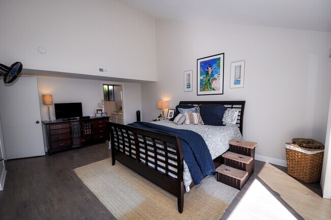 13 Port of Spain Rd Coronado, CA 92118 photo 5