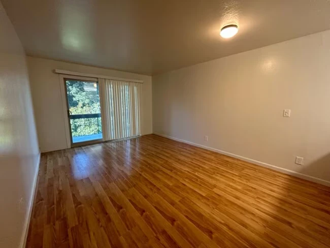 551 Jean St Oakland, CA 94610 photo 5