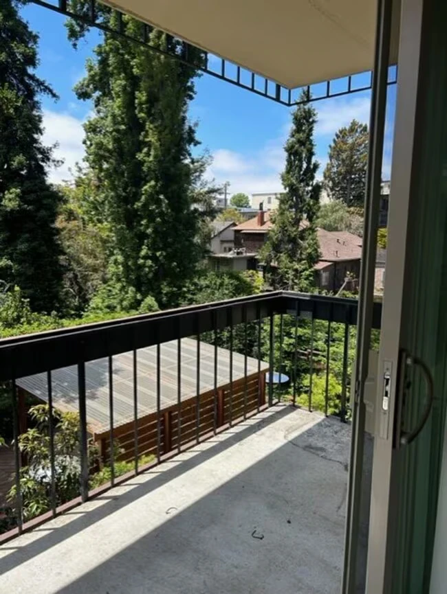 551 Jean St Oakland, CA 94610 photo 3