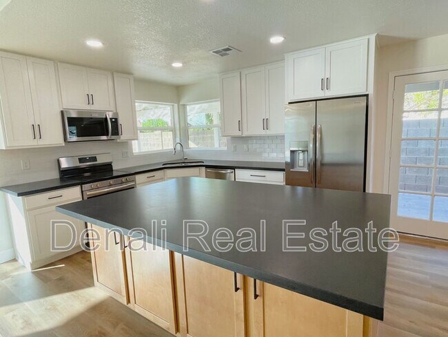 2655 E Enrose St Mesa, AZ 85213 photo 3