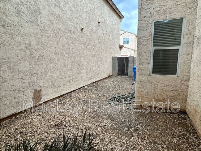 5216 W Albeniz Pl Phoenix, AZ 85043 photo 4