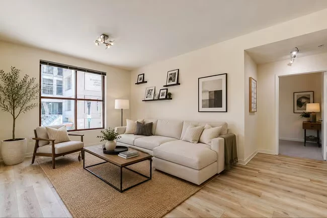 1150 J St San Diego, CA 92101 photo 2