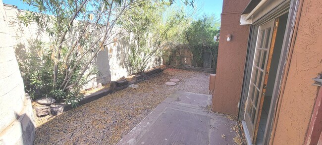 2021 N 51st Way Phoenix, AZ 85008 photo 2