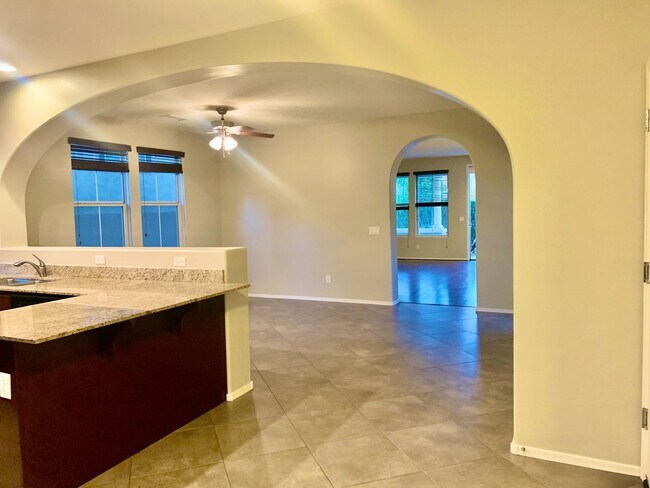 1053 W Caroline Ln Tempe, AZ 85284 photo 2
