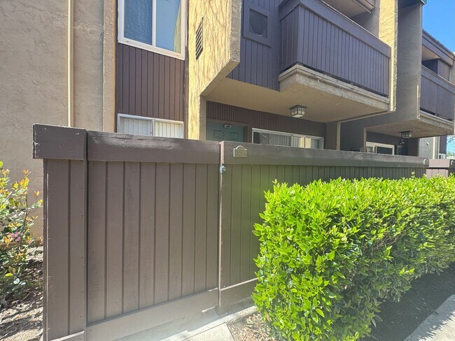 3456 Castle Glen Dr San Diego, CA 92123 photo 2