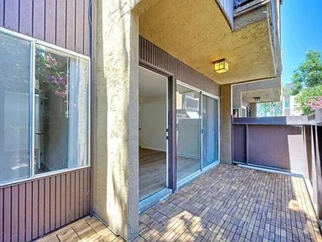 3456 Castle Glen Dr San Diego, CA 92123 photo 3