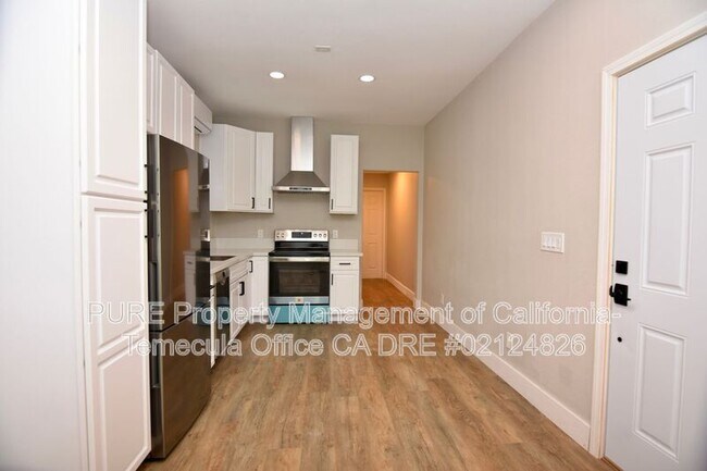 27356 Pinyon St Murrieta, CA 92562 photo 2