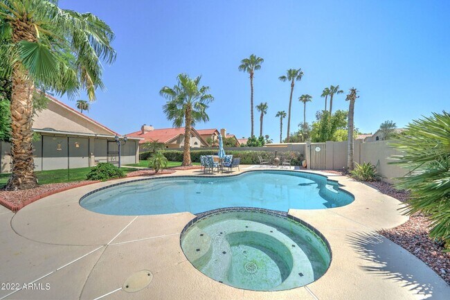 7035 W Morrow Dr Glendale, AZ 85308 photo 3