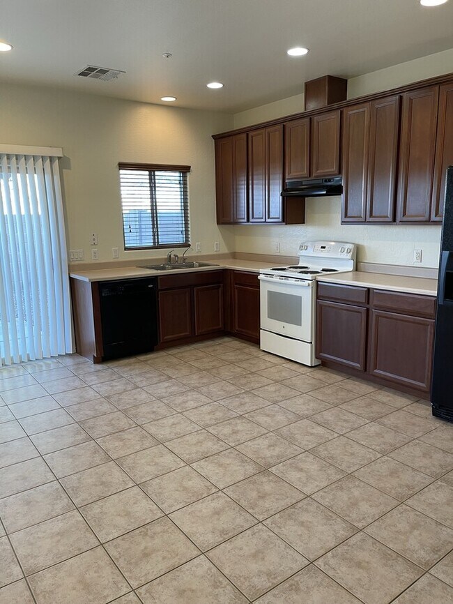 12976 N 88th Ln Peoria, AZ 85381 photo 3
