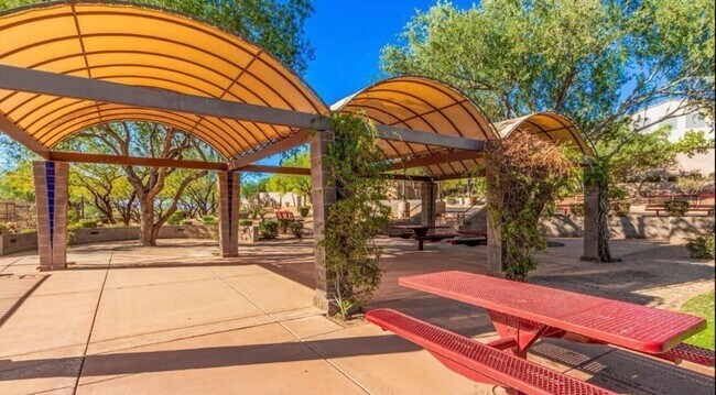 2425 W Florentine Rd Phoenix, AZ 85086 photo 2