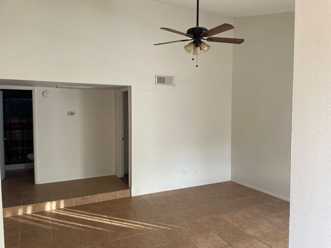 913 S Hacienda Dr Tempe, AZ 85281 photo 5
