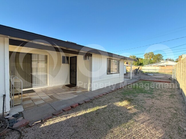 652 N Drew St W Mesa, AZ 85201 photo 2