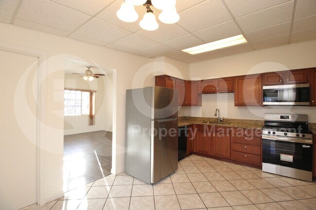 652 N Drew St W Mesa, AZ 85201 photo 4