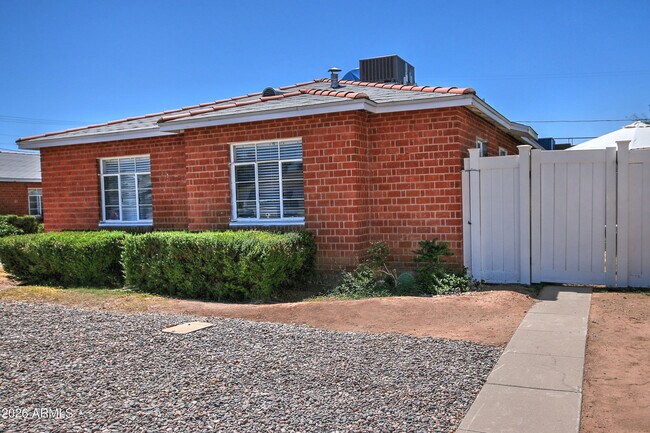 1923 W Earll Dr Phoenix, AZ 85015 photo 4