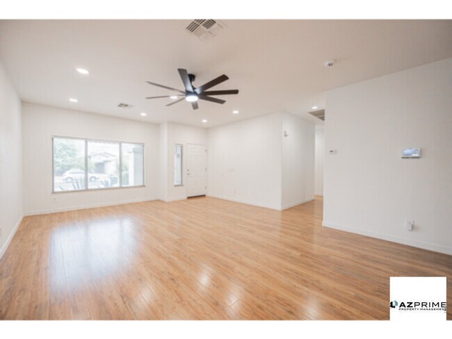 7111 S 21st Dr Phoenix, AZ 85041 photo 4