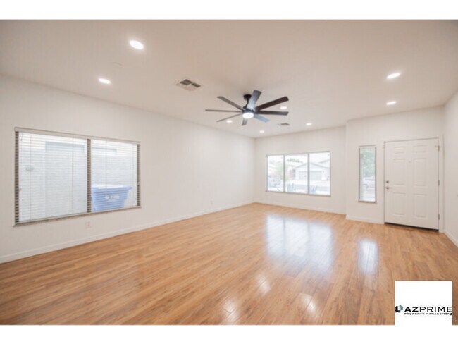 7111 S 21st Dr Phoenix, AZ 85041 photo 5