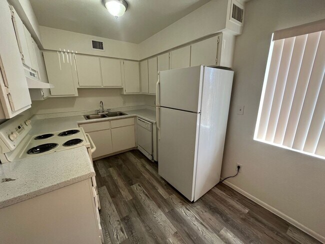 10219 N 12th Ave Phoenix, AZ 85021 photo 2
