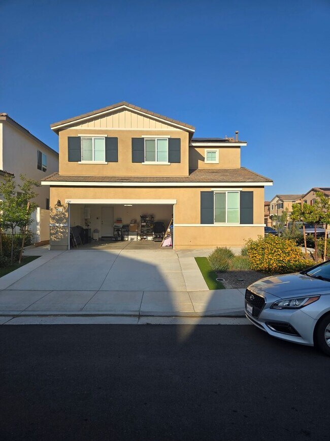 36466 Arcs St Winchester, CA 92596 photo 2