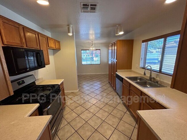 12521 W Myer Ln El Mirage, AZ 85335 photo 4