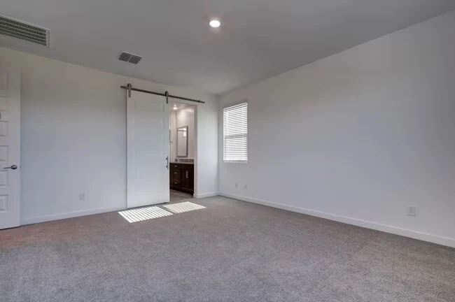 1087 E Chapman Dr Chandler, AZ 85286 photo 5