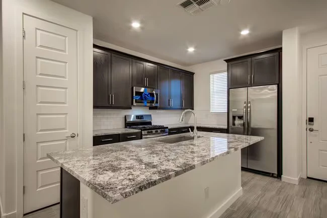 1087 E Chapman Dr Chandler, AZ 85286 photo 3