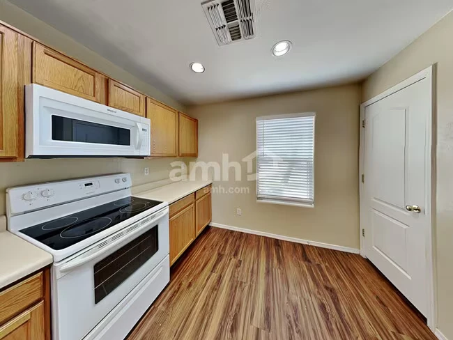 18522 W Legend Dr Surprise, AZ 85374 photo 4