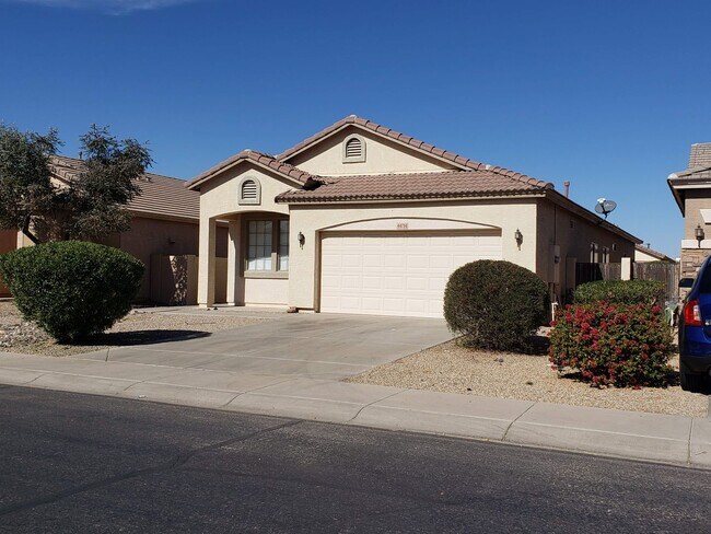 44714 W. Alamendras Street photo 2