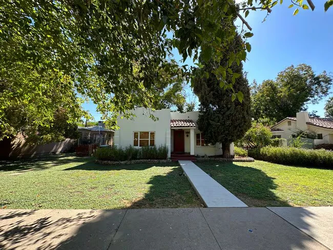 1115 S Maple Ave Tempe, AZ 85281 photo 2
