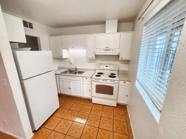 337 N 93rd St Mesa, AZ 85207 photo 2