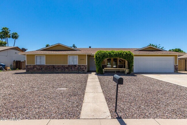 3 Bed, 3 Bath Mesa Home photo 2