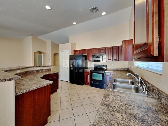 16776 W Mesquite Dr Goodyear, AZ 85338 photo 3