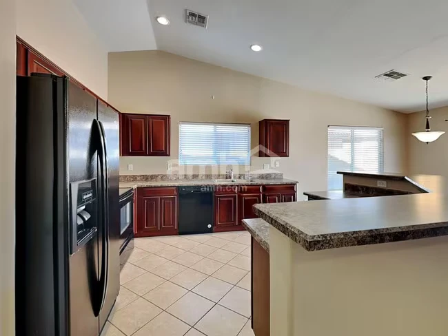 16776 W Mesquite Dr Goodyear, AZ 85338 photo 4