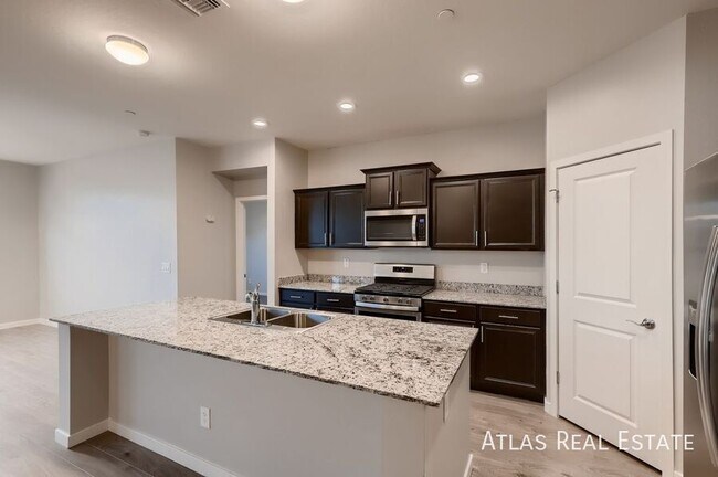 2077 N 213th Dr Buckeye, AZ 85396 photo 3