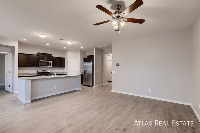 2077 N 213th Dr Buckeye, AZ 85396 photo 2